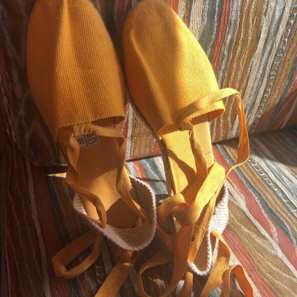 Vintage Espadrilles Made in Spain - Picture 1 of 7